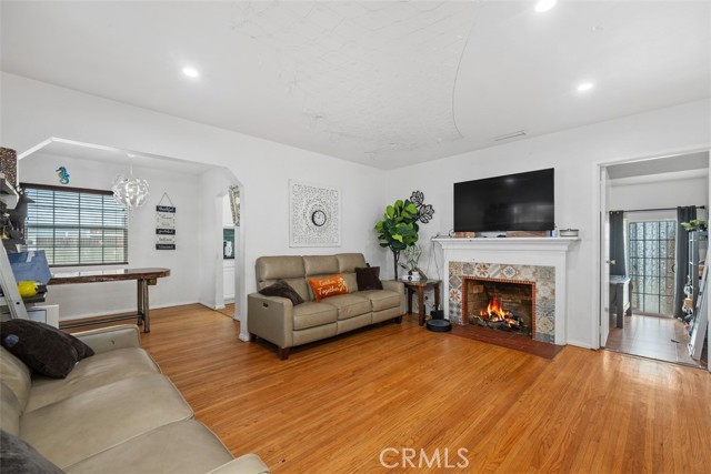 12343 Rives Avenue, Downey CA: https://media.crmls.org/medias/d0794c84-a4d5-4db3-b80c-fe76e4450f31.jpg
