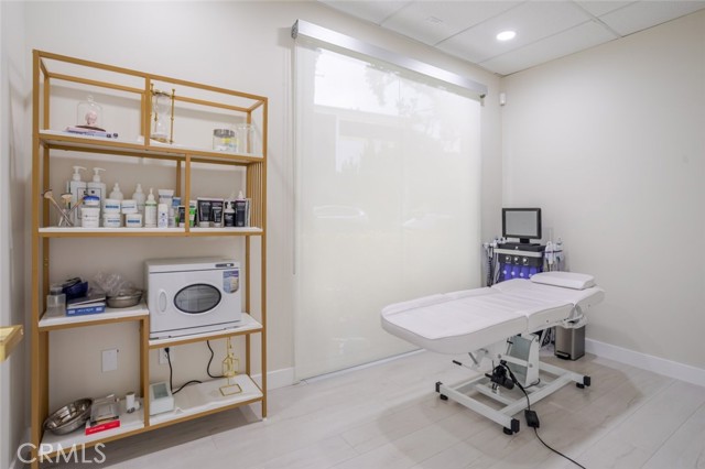  Commercial for Sale in Encino, California
