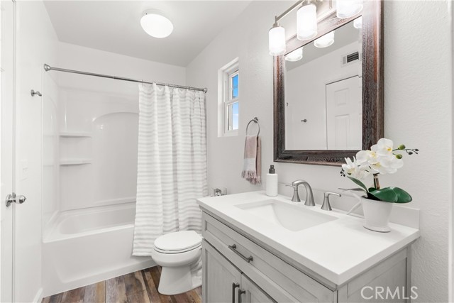 8 Chatri Circle, Lake Forest CA: https://media.crmls.org/medias/d07a6391-657f-4b84-84a0-dfc15e6cf135.jpg