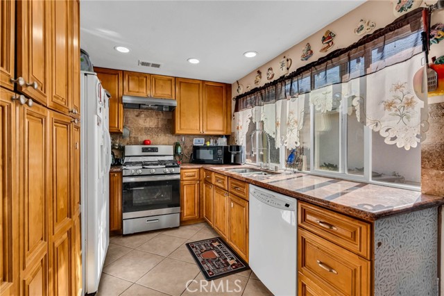 25790 Parada, Valencia CA: https://media.crmls.org/medias/d07a7787-3565-4079-a63c-23af08fe0291.jpg