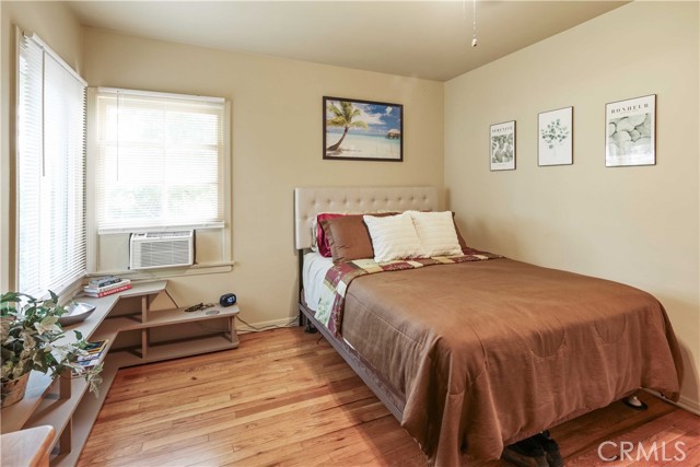 Detail Gallery Image 10 of 27 For 1200 N Valley St, Burbank,  CA 91505 - 4 Beds | 2 Baths