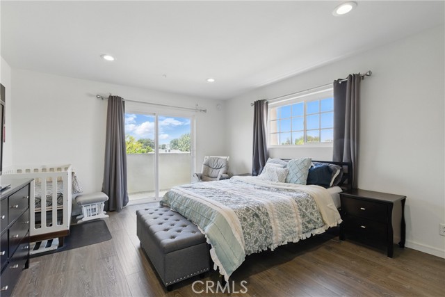 11445 Moorpark Street, Studio City CA: https://media.crmls.org/medias/d07b227f-d6ea-4264-b2d2-e6d3315e7416.jpg