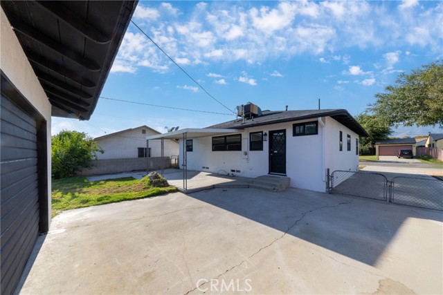 557 E Trenton, San Bernardino CA: https://media.crmls.org/medias/d07ba05e-f0ad-416c-a73e-0e5a97057cff.jpg