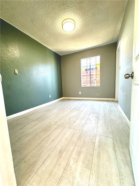 Detail Gallery Image 11 of 27 For 227 E 111th St, Los Angeles,  CA 90061 - 5 Beds | 3 Baths