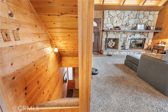 Detail Gallery Image 10 of 36 For 26522 Thunderbird Dr, Lake Arrowhead,  CA 92352 - 3 Beds | 2/1 Baths