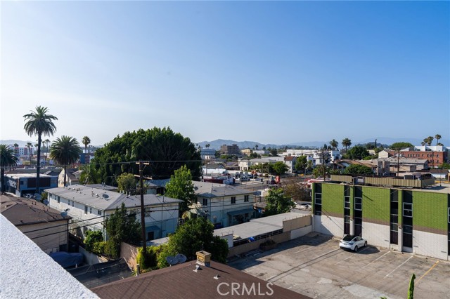 Detail Gallery Image 21 of 24 For 119 S Coroando St #1/2,  Los Angeles,  CA 90057 - 3 Beds | 2 Baths