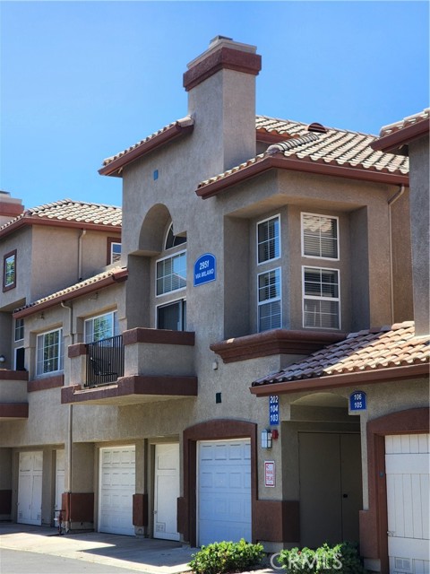 Detail Gallery Image 1 of 37 For 2951 via Milano #202,  Corona,  CA 92879 - 2 Beds | 2 Baths