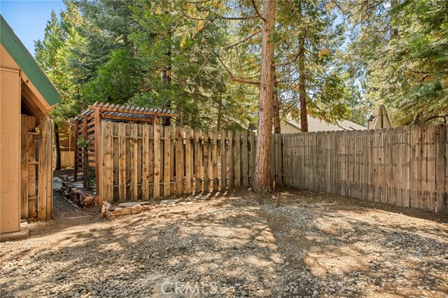 Detail Gallery Image 3 of 40 For 31413 Overhill Dr, Running Springs,  CA 92382 - 5 Beds | 2 Baths