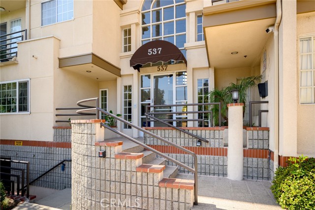 Detail Gallery Image 2 of 29 For 537 N Adams St #207,  Glendale,  CA 91206 - 2 Beds | 2/1 Baths