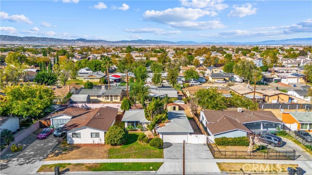 Detail Gallery Image 3 of 20 For 45443 Saigon, Lancaster,  CA 93534 - 3 Beds | 2 Baths