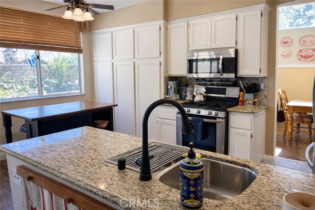 Detail Gallery Image 14 of 40 For 30420 Sequoia Ct, Castaic,  CA 91384 - 5 Beds | 3 Baths