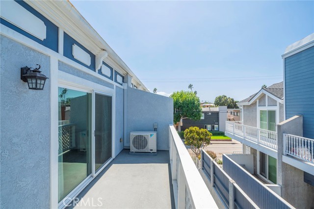 1421 12th Street, Manhattan Beach, California 90266, 2 Bedrooms Bedrooms, ,2 BathroomsBathrooms,Residential,Sold,12th,SB22202836