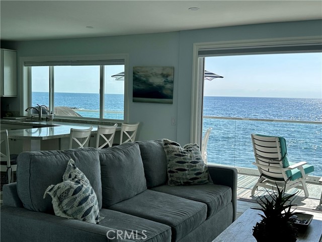 Detail Gallery Image 8 of 25 For 1249 Ocean Front #D,  Laguna Beach,  CA 92651 - 1 Beds | 1 Baths