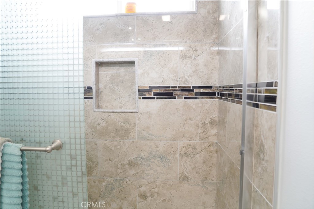 https://media.crmls.org/medias/d080547c-0874-4593-9331-9bd4bc537294.jpg?preset=X-Large