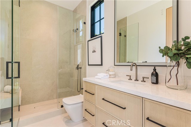 Detail Gallery Image 34 of 37 For 16711 Moorpark St, Encino,  CA 91436 - 6 Beds | 6/1 Baths
