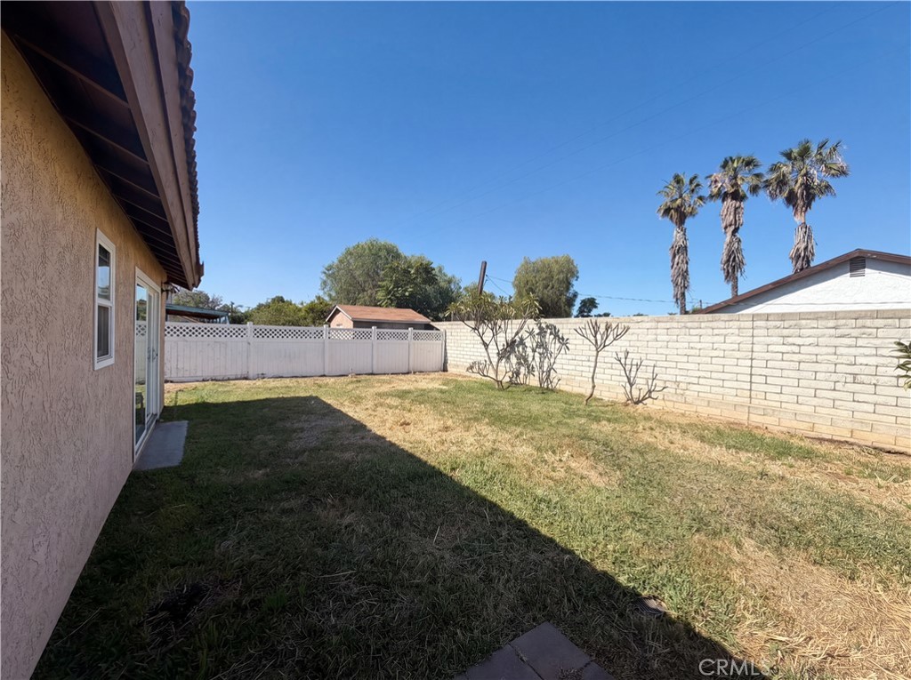 https://media.crmls.org/medias/d081b1c5-31b3-49e6-96fc-01133b2e1431.jpg?preset=X-Large