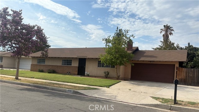 Detail Gallery Image 1 of 40 For 878 E Holly St, Rialto,  CA 92376 - 4 Beds | 3 Baths