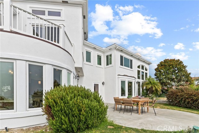 Unobstructed ocean view from every part of the house facing the backyard.