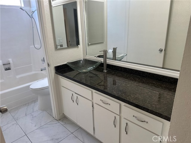 Detail Gallery Image 3 of 9 For 240 W Verdugo Ave #K,  Burbank,  CA 91502 - 2 Beds | 2 Baths