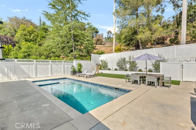 2712 N Beverly Glen Boulevard, Los Angeles CA: https://media.crmls.org/medias/d083026c-fae5-4446-a199-8eea3dc9aefd.jpg