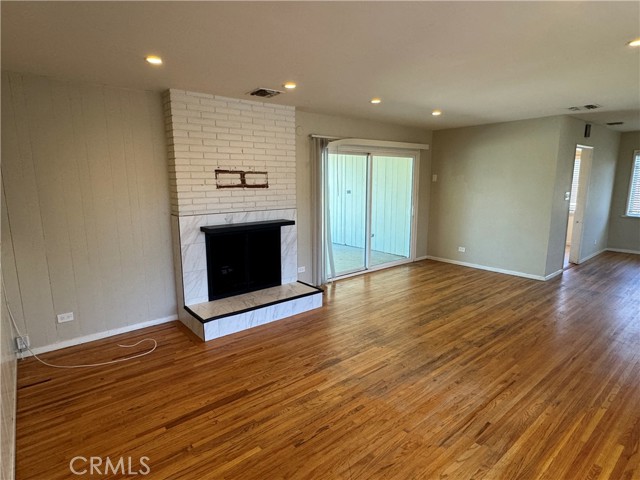 Detail Gallery Image 9 of 56 For 23221 Burbank Bld, Woodland Hills,  CA 91367 - 3 Beds | 2 Baths