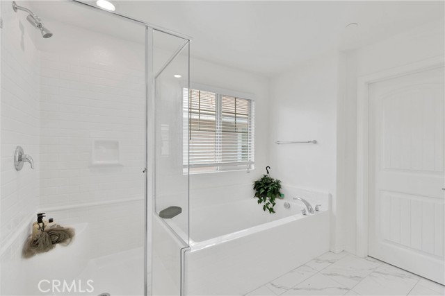 16718 Wyndham Lane, Fontana CA: https://media.crmls.org/medias/d0833411-829f-4062-a946-af5c8f13031e.jpg