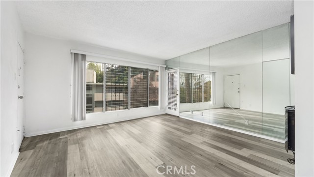 Detail Gallery Image 3 of 17 For 4431 Don Ricardo Dr #20,  Los Angeles,  CA 90008 - 1 Beds | 1 Baths