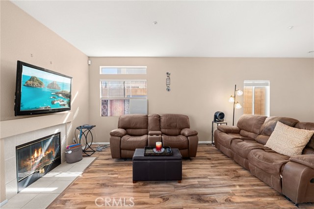 Detail Gallery Image 4 of 20 For 15424 Tobarra, Fontana,  CA 92337 - 3 Beds | 2/1 Baths