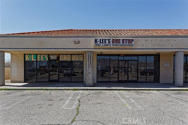 13534 Navajo Road, Apple Valley, California 92308, ,Commercial Lease,For Rent,13534 Navajo Road,CRHD25069136