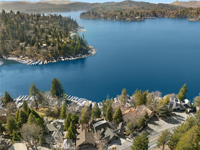 496 North State Highway 173, Lake Arrowhead CA: https://media.crmls.org/medias/d083f5b7-aba9-4db1-a931-2286bb234d1f.jpg