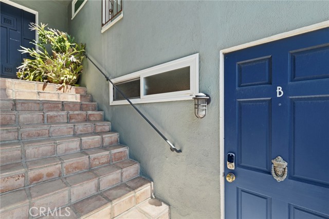 1800 Highland Avenue, Manhattan Beach CA: https://media.crmls.org/medias/d084ba3a-9f68-4de4-82c5-db4e0e4fafb9.jpg