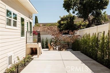 Detail Gallery Image 4 of 5 For 7142 Marshfield, Los Angeles,  CA 90046 - 2 Beds | 4 Baths