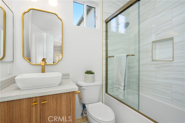 3318 Durham Court, Burbank CA: https://media.crmls.org/medias/d085735c-e597-4f46-8dce-a4712c9524ed.jpg
