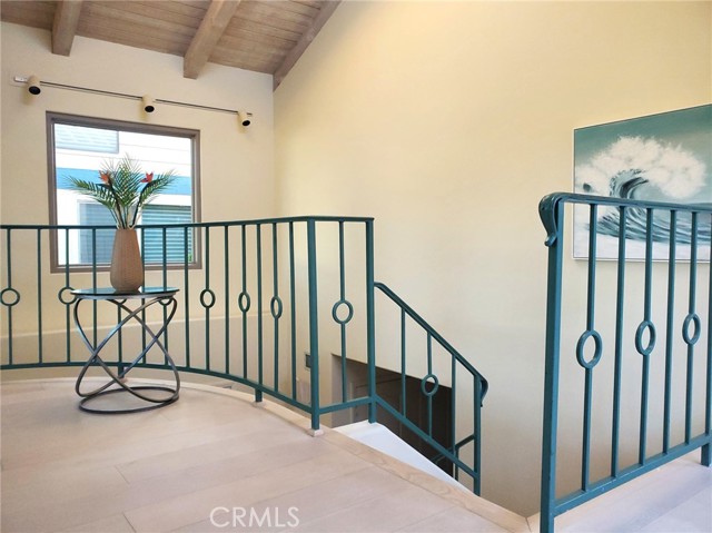 Detail Gallery Image 12 of 41 For 117 S Prospect Ave #a, Redondo Beach,  CA 90277 - 4 Beds | 2/1 Baths