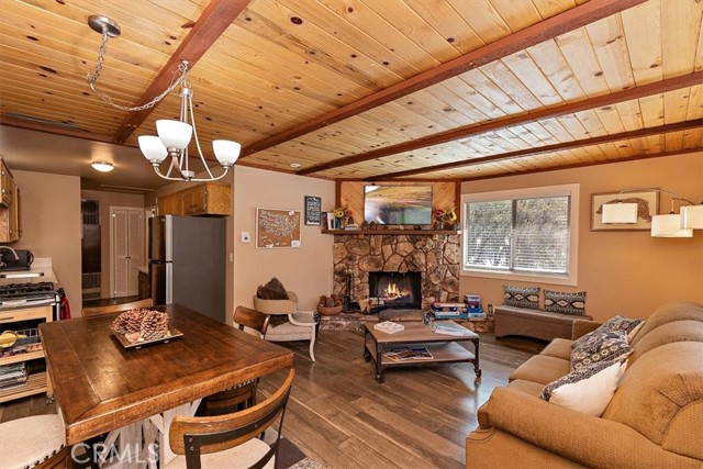 Detail Gallery Image 3 of 13 For 861 Kern Ave, Sugarloaf,  CA 92386 - 2 Beds | 1 Baths