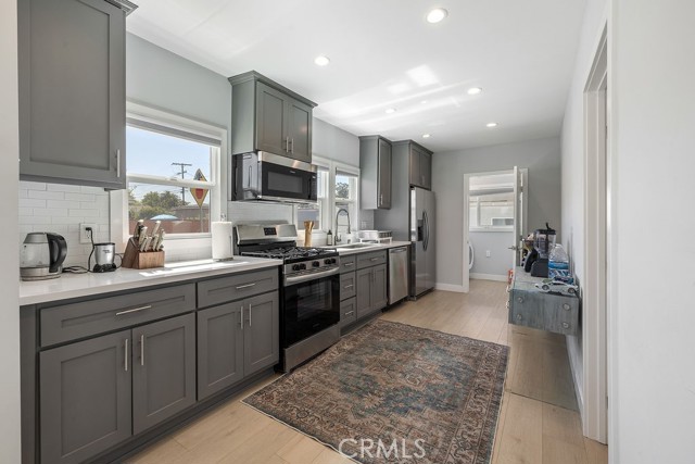 Detail Gallery Image 7 of 31 For 800 W 101 St, Los Angeles,  CA 90044 - 4 Beds | 2/1 Baths