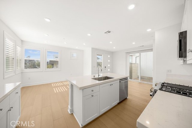 Detail Gallery Image 6 of 17 For 112 Junco, Irvine,  CA 92618 - 4 Beds | 3/1 Baths