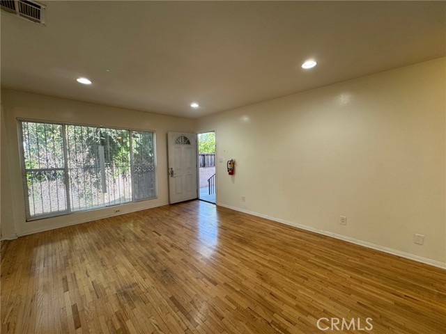 Detail Gallery Image 1 of 14 For 1372 W 36th St, Los Angeles,  CA 90007 - 1 Beds | 1 Baths