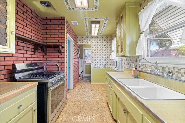 6345 Bigelow Street, Lakewood CA: https://media.crmls.org/medias/d088676d-a77c-48b8-9cf8-2411aa4b9f9c.jpg