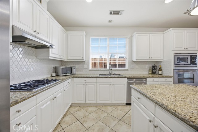 Detail Gallery Image 11 of 37 For 6123 Pilar, Bakersfield,  CA 93306 - 3 Beds | 2 Baths