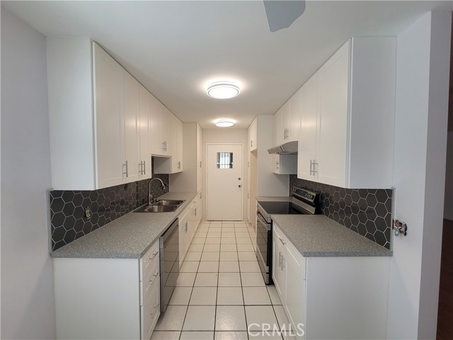 Detail Gallery Image 4 of 40 For 5301 Balboa Bld #E11,  Encino,  CA 91316 - 2 Beds | 2 Baths