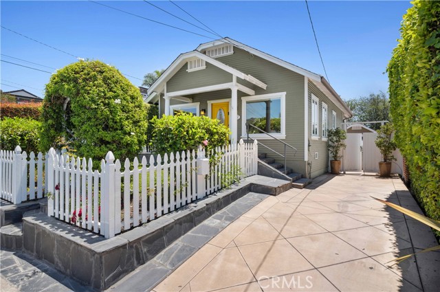 541 Thalia Street, Laguna Beach CA: https://media.crmls.org/medias/d08b4045-caaf-4047-a12f-cc96c32a087a.jpg