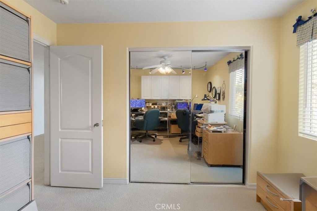 https://media.crmls.org/medias/d08b685c-8dc9-492d-8bae-0b01b2b1d700.jpg?preset=X-Large