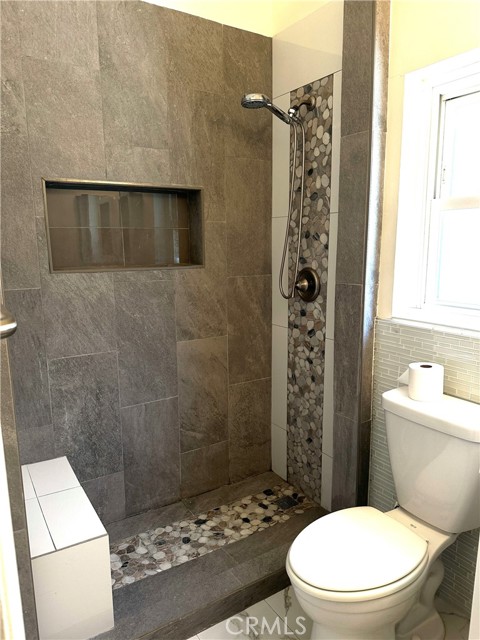 Detail Gallery Image 7 of 18 For 20808 Martha St, Woodland Hills,  CA 91367 - 3 Beds | 2 Baths