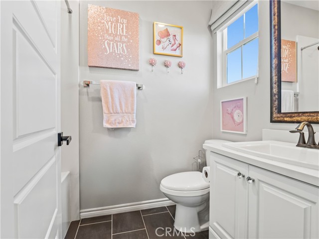 Detail Gallery Image 44 of 65 For 22385 Midtown Ct, Saugus,  CA 91350 - 5 Beds | 4/1 Baths