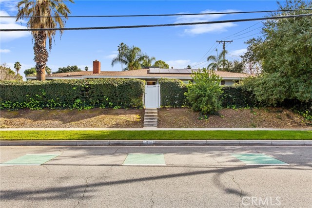 Detail Gallery Image 4 of 52 For 1235 W Cypress, Redlands,  CA 92373 - 5 Beds | 3 Baths