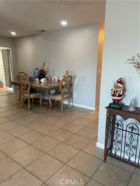 Detail Gallery Image 32 of 37 For 14327 Rodeo Dr, Victorville,  CA 92395 - 5 Beds | 3 Baths