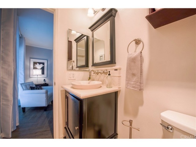 Detail Gallery Image 17 of 19 For 200 Mcneil Ln #102,  Newport Beach,  CA 92663 - 2 Beds | 2 Baths