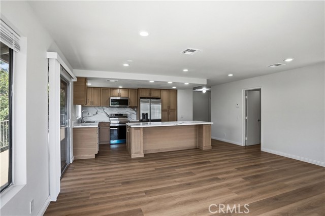 Detail Gallery Image 8 of 43 For 22082 Loch Lomond Dr, Canyon Lake,  CA 92587 - 2 Beds | 2 Baths