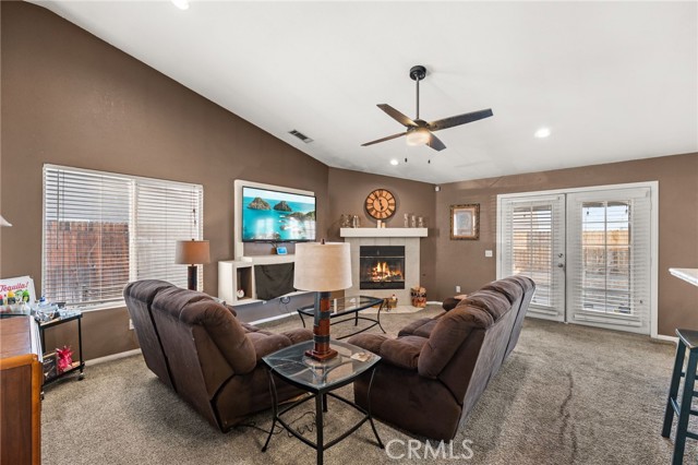 Detail Gallery Image 6 of 34 For 12403 San Dimas, Victorville,  CA 92392 - 4 Beds | 3 Baths